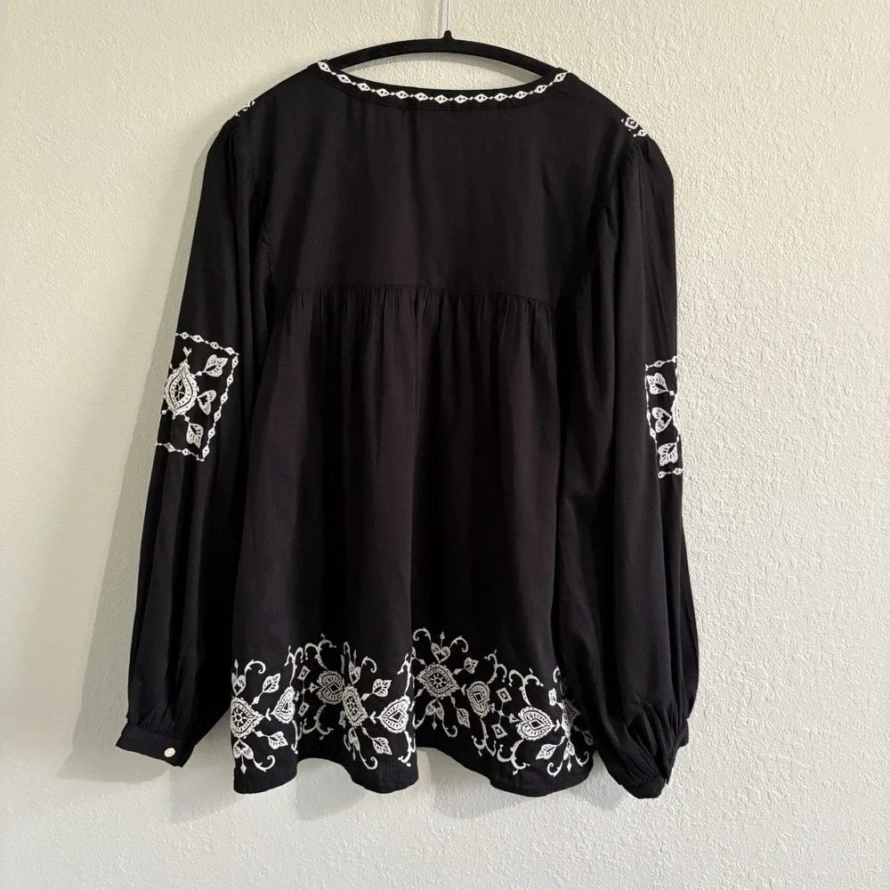 Old Navy XL Black Embroidered Peasant Blouse Boho Tunic Long Sleeve Cotton